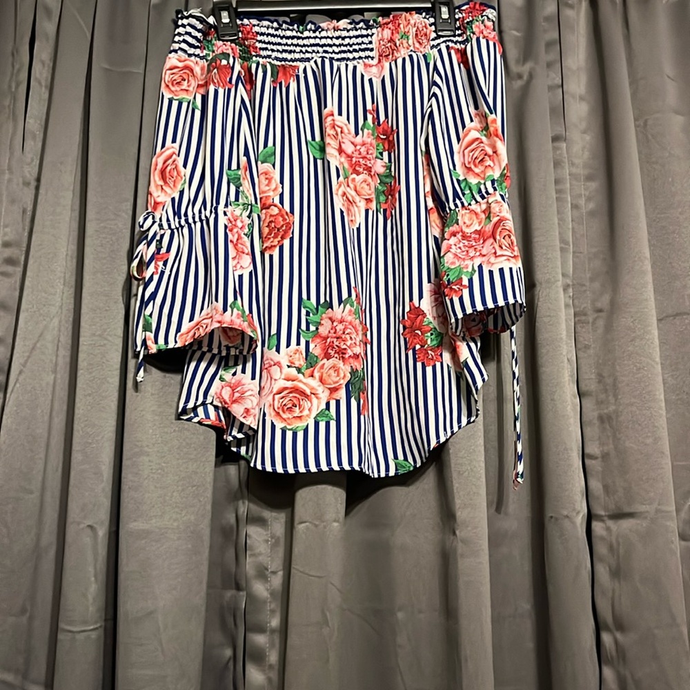 Off the shoulder three-quarter sleeve